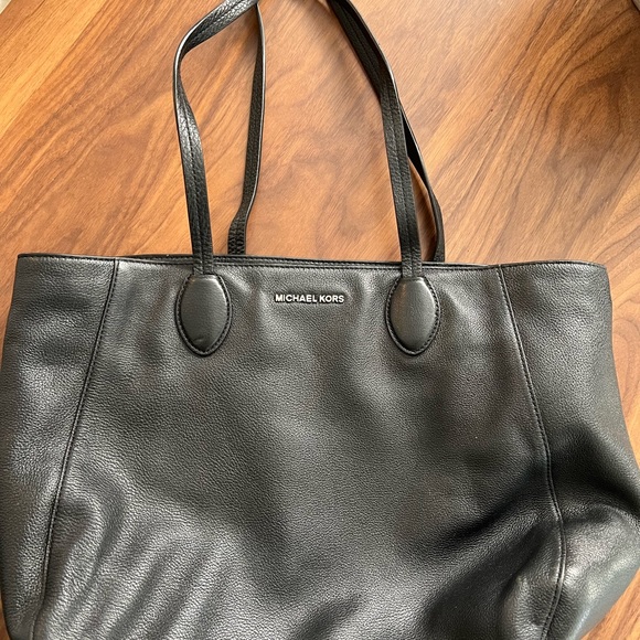 Michael Kors Black leather bag - Picture 2 of 8